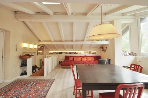 Design Loft Close To Ski Slopes With Car Box
