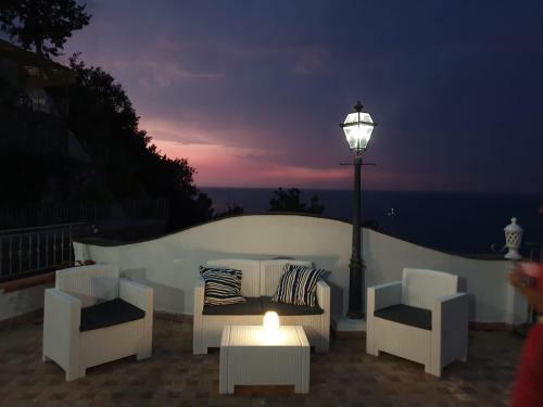 Hostal L'incanto Suites Ischia