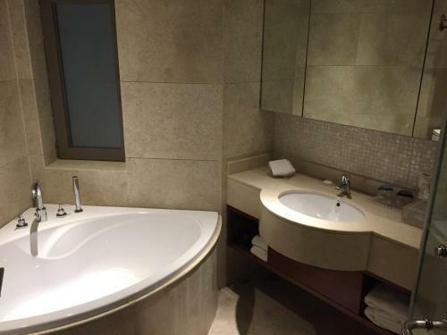 Sanya Seacube Holiday Hotel
