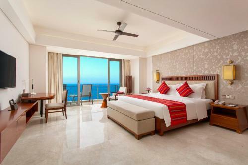 Sanya Seacube Holiday Hotel