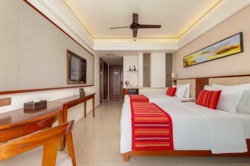 Sanya Seacube Holiday Hotel