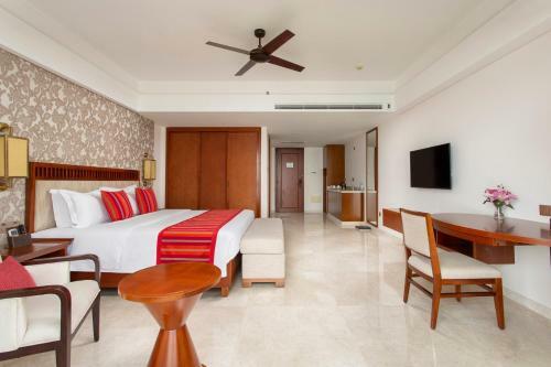Sanya Seacube Holiday Hotel