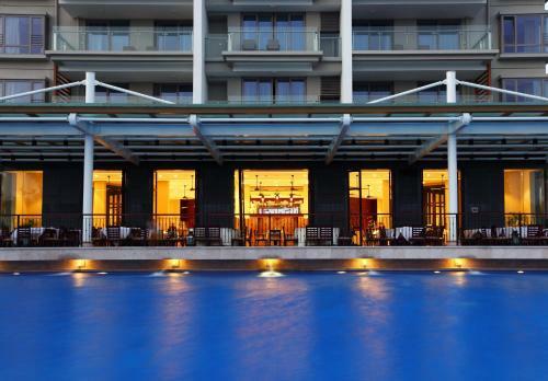 Sanya Seacube Holiday Hotel