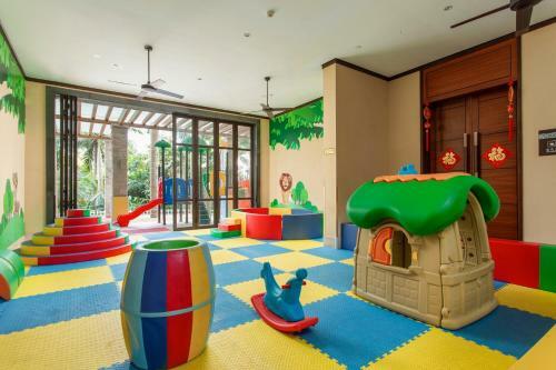 Sanya Seacube Holiday Hotel