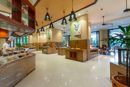 Sanya Seacube Holiday Hotel