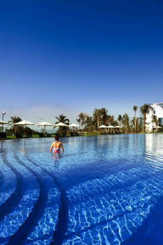 Sanya Seacube Holiday Hotel