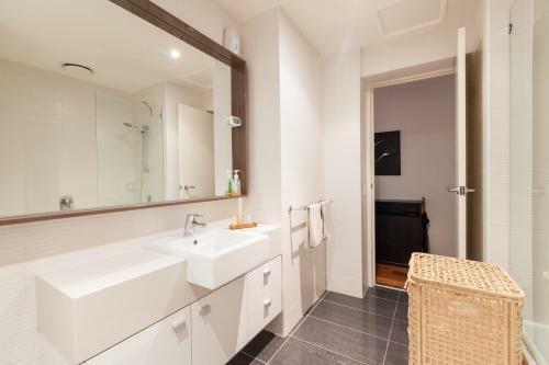 Apartamentos Piper - Beyond A Room