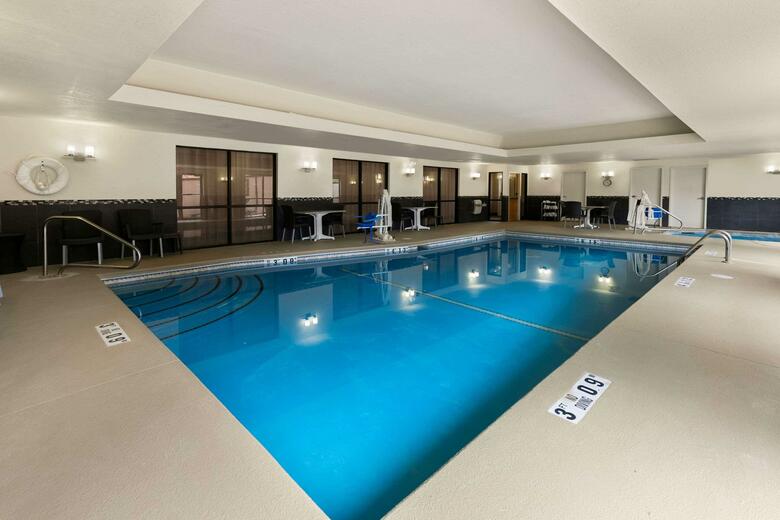 Hotel Comfort Suites Commerce