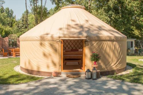 Moderne Jurte Herbsleben