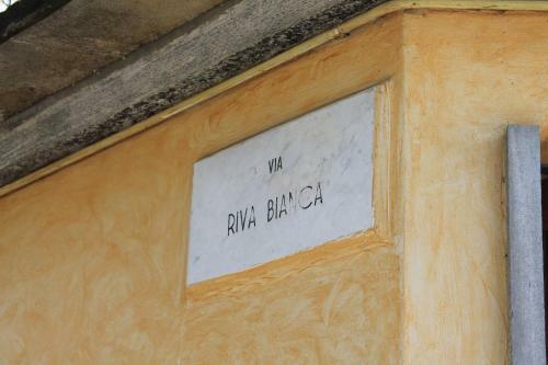 Balcony Lake View Apartment