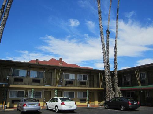 Hotel Civic Center Lodge / Lake Merritt Bart