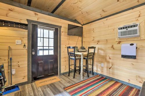 Charming Tiny Cabin With Fire Pit And Mtn Views!