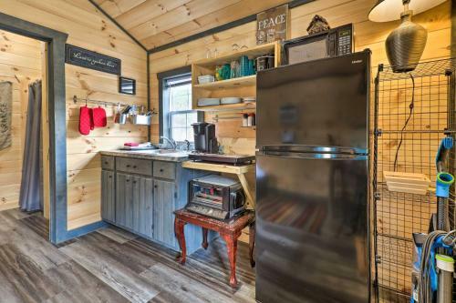 Charming Tiny Cabin With Fire Pit And Mtn Views!