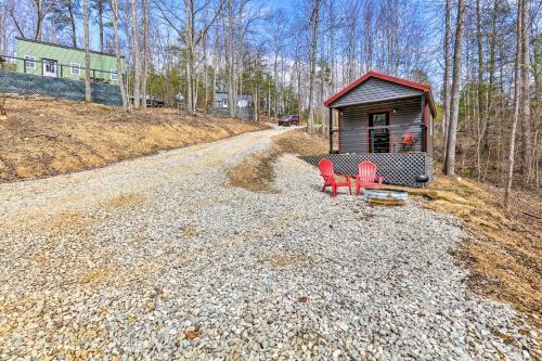 Charming Tiny Cabin With Fire Pit And Mtn Views!