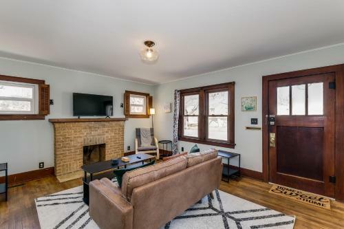 Cheerful 2 Bedroom House