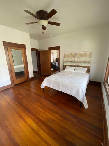 Charming Crater City Craftsman