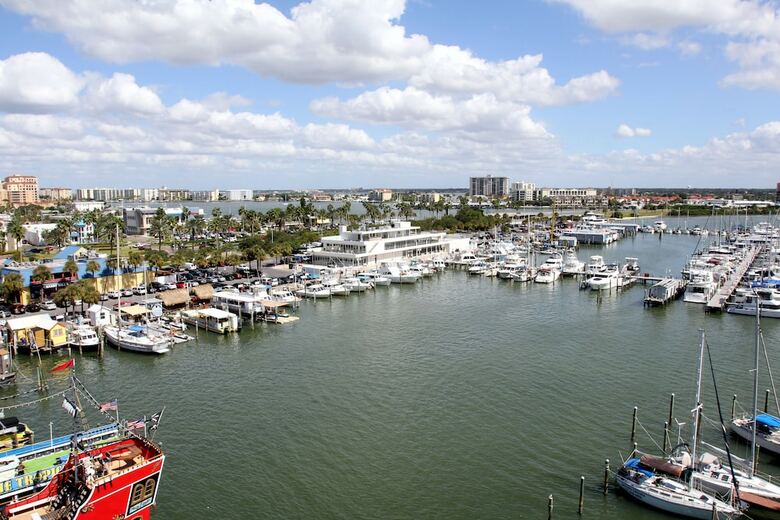Pier House 60 Marina Hotel
