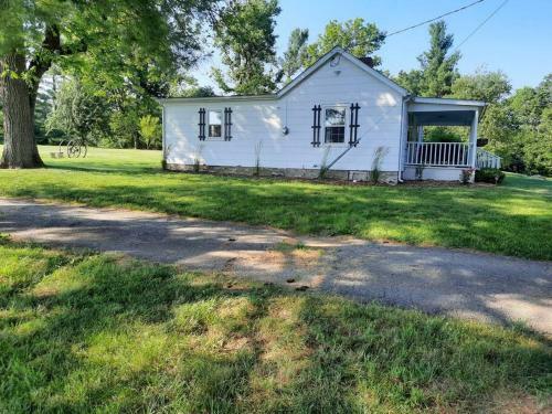 Charming Cottage On A City Farm!