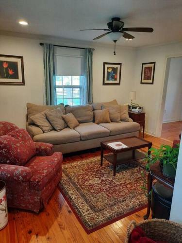 Charming Cottage On A City Farm!