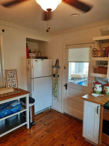 Charming Cottage On A City Farm!