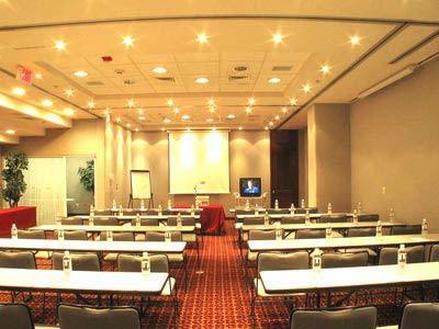 Aparthotel Quality Inn Monterrey La Fe
