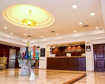Aparthotel Quality Inn Monterrey La Fe