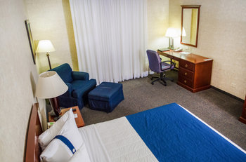 Aparthotel Quality Inn Monterrey La Fe