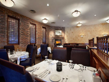 Travelodge Kingston Lasalle Hotel