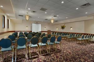 Travelodge Kingston Lasalle Hotel