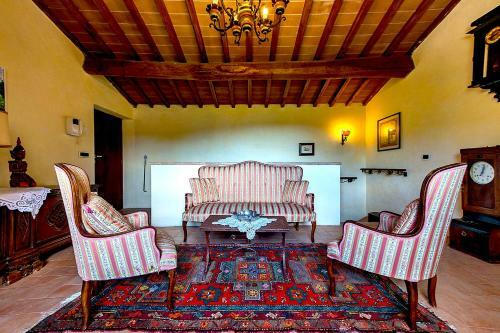 Villa Tuscan Farmhouse With Swimming Pool