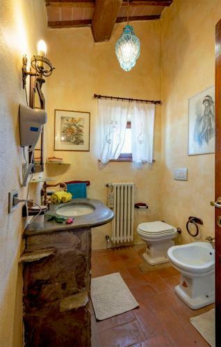 Villa Tuscan Farmhouse With Swimming Pool
