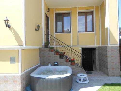 Hostal Nenchova Guest House