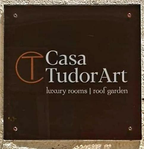 Hostal Casa Tudor Art Luxury Rooms