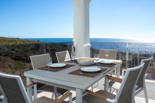 Three-bedroom Apartment With Stunning Sea Views