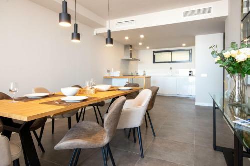 Three-bedroom Apartment With Stunning Sea Views