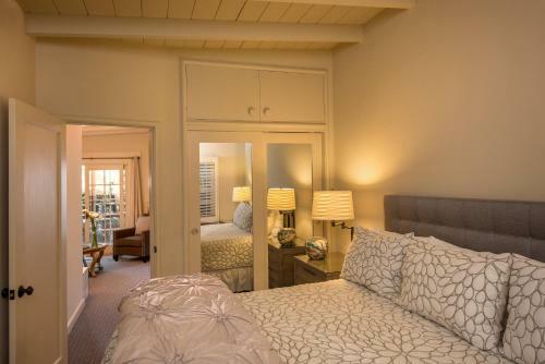 Bed & Breakfast Carmel Country Inn