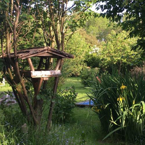 Alte Kate Mit Bau-& Zirkuswagen Im Gartenidyll