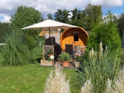 Idyllische Holzh�tte Mit Wasserzugang Und Sauna