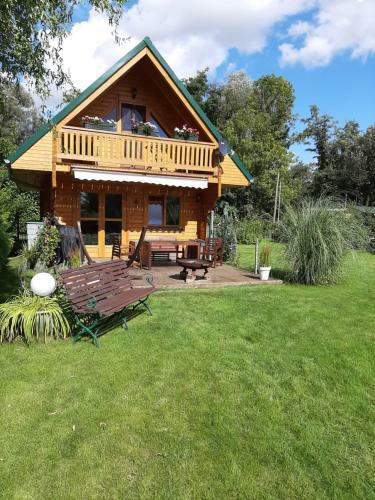 Idyllische Holzh�tte Mit Wasserzugang Und Sauna