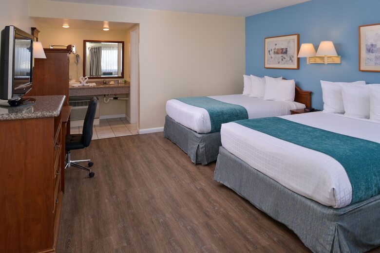 Hotel Edgewater Inn And Suites