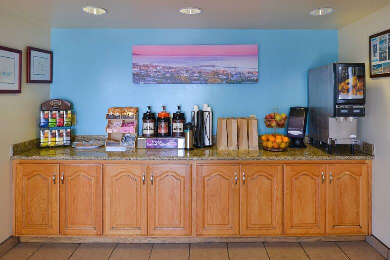 Hotel Edgewater Inn And Suites