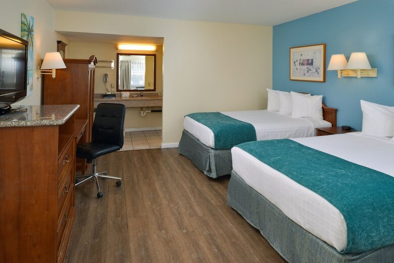 Hotel Edgewater Inn And Suites