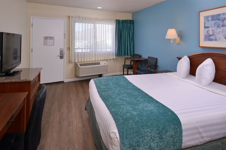 Hotel Edgewater Inn And Suites
