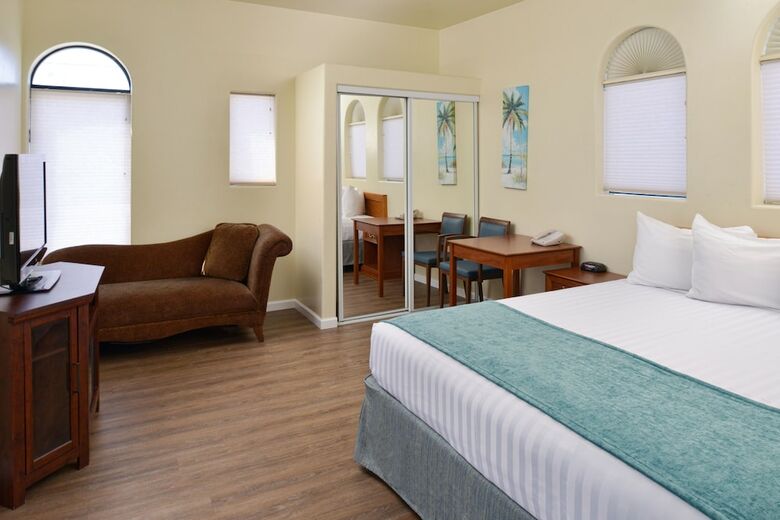 Hotel Edgewater Inn And Suites
