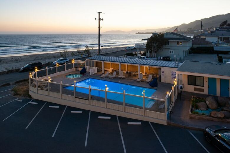 Hotel Edgewater Inn And Suites