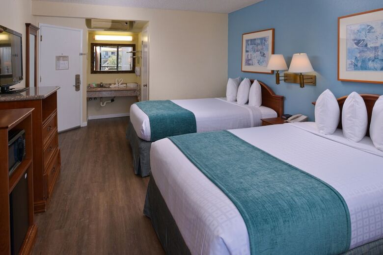 Hotel Edgewater Inn And Suites