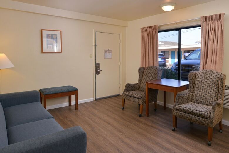 Hotel Edgewater Inn And Suites