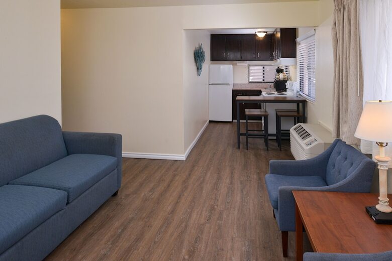 Hotel Edgewater Inn And Suites