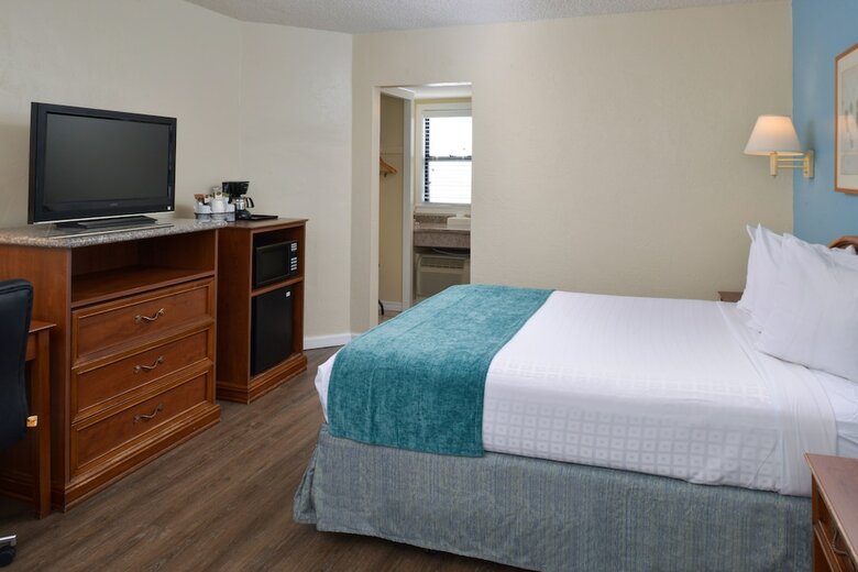 Hotel Edgewater Inn And Suites
