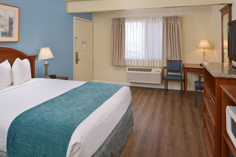 Hotel Edgewater Inn And Suites